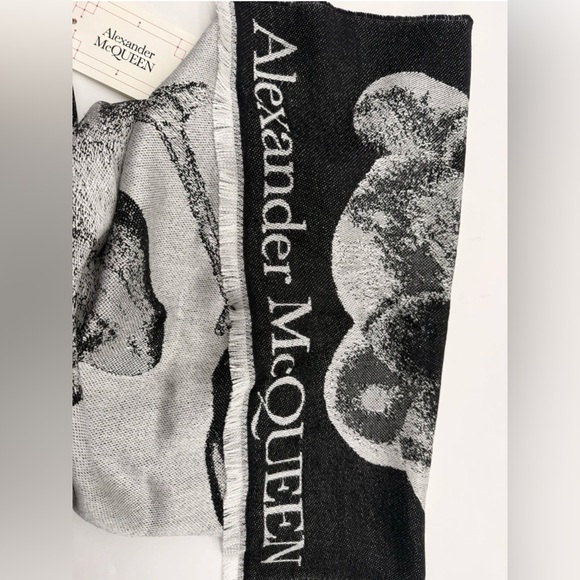 Alexander Mcqueen Skull Jacquard Wool & Silk Scarf - Picture 3 of 6